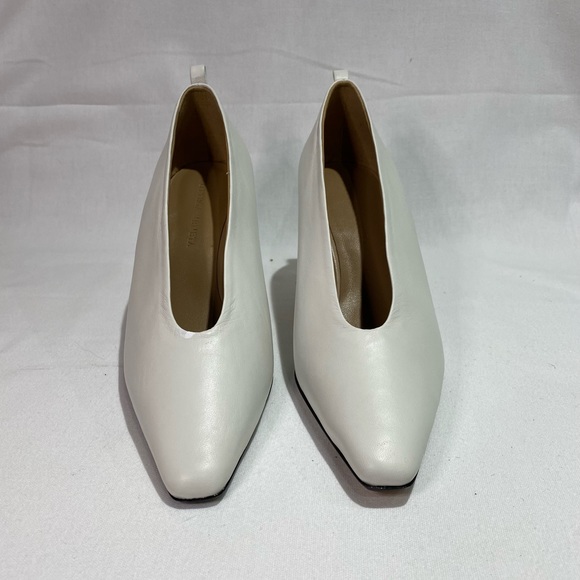 Bottega Veneta Almond Leather Heels - Picture 2 of 4